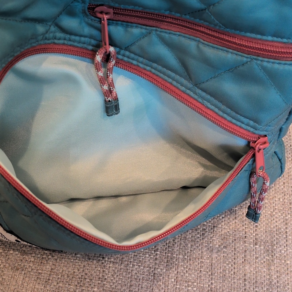 Kavu Uptown Puff Blue Spruce Quilted Teal Cross-body Bag with Rust Zippers - Picture 8 of 15